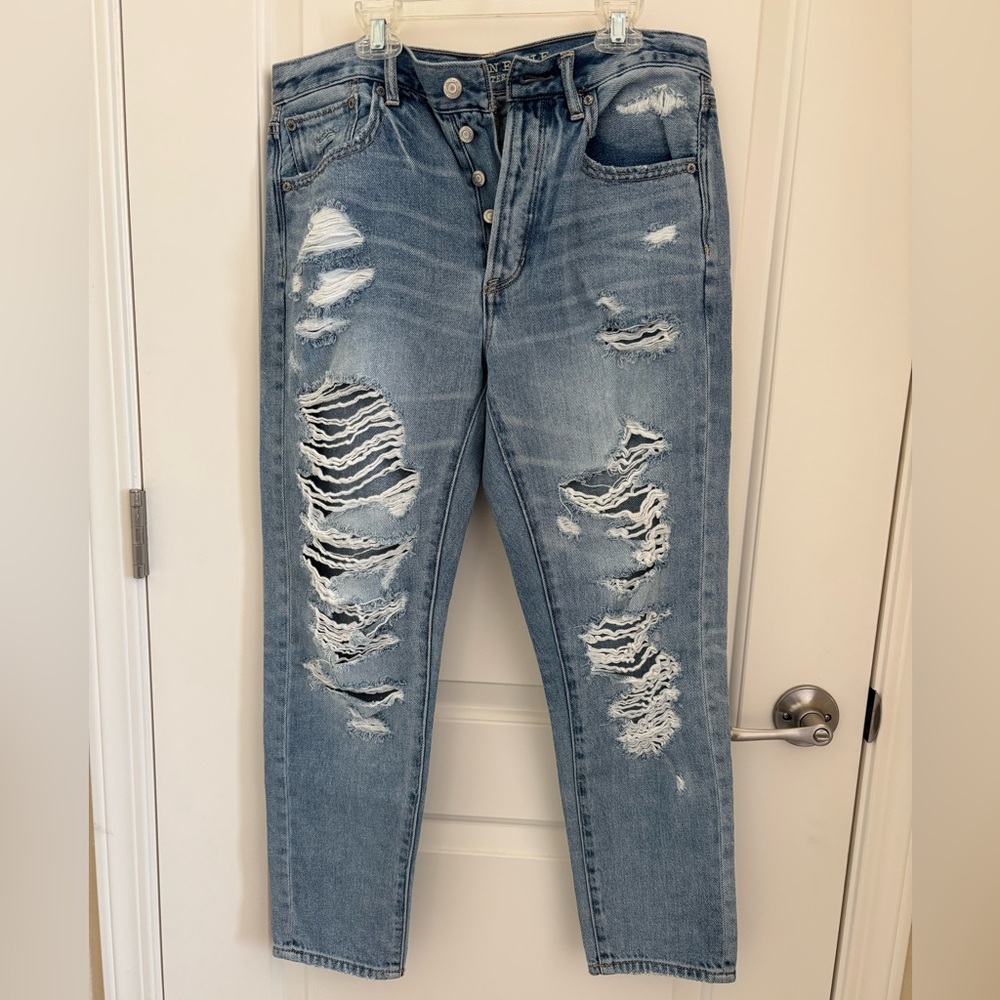 American Eagle distressed high rise girlfriend jeans. mom jeans